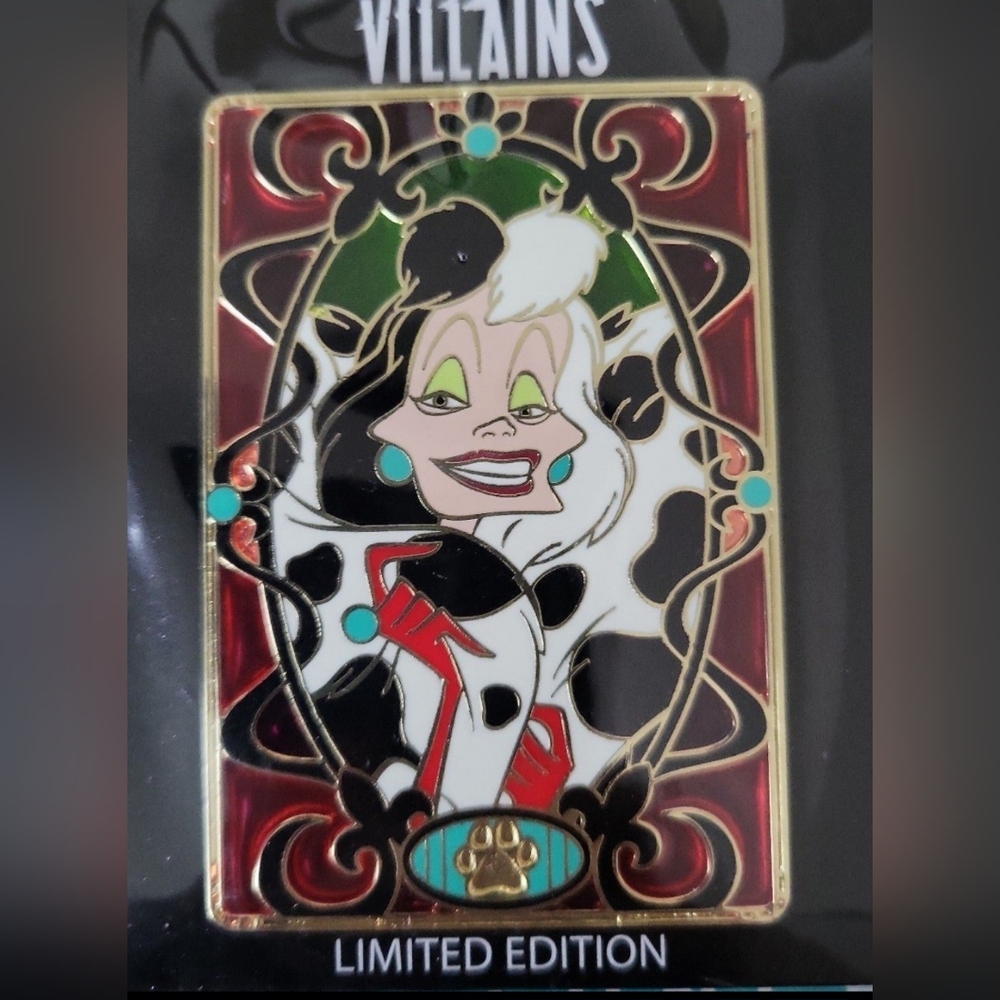 LE disney cruella de vil pin